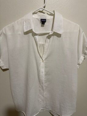 Patagonia White Short-Sleeve V-Neck Button-Front Blouse